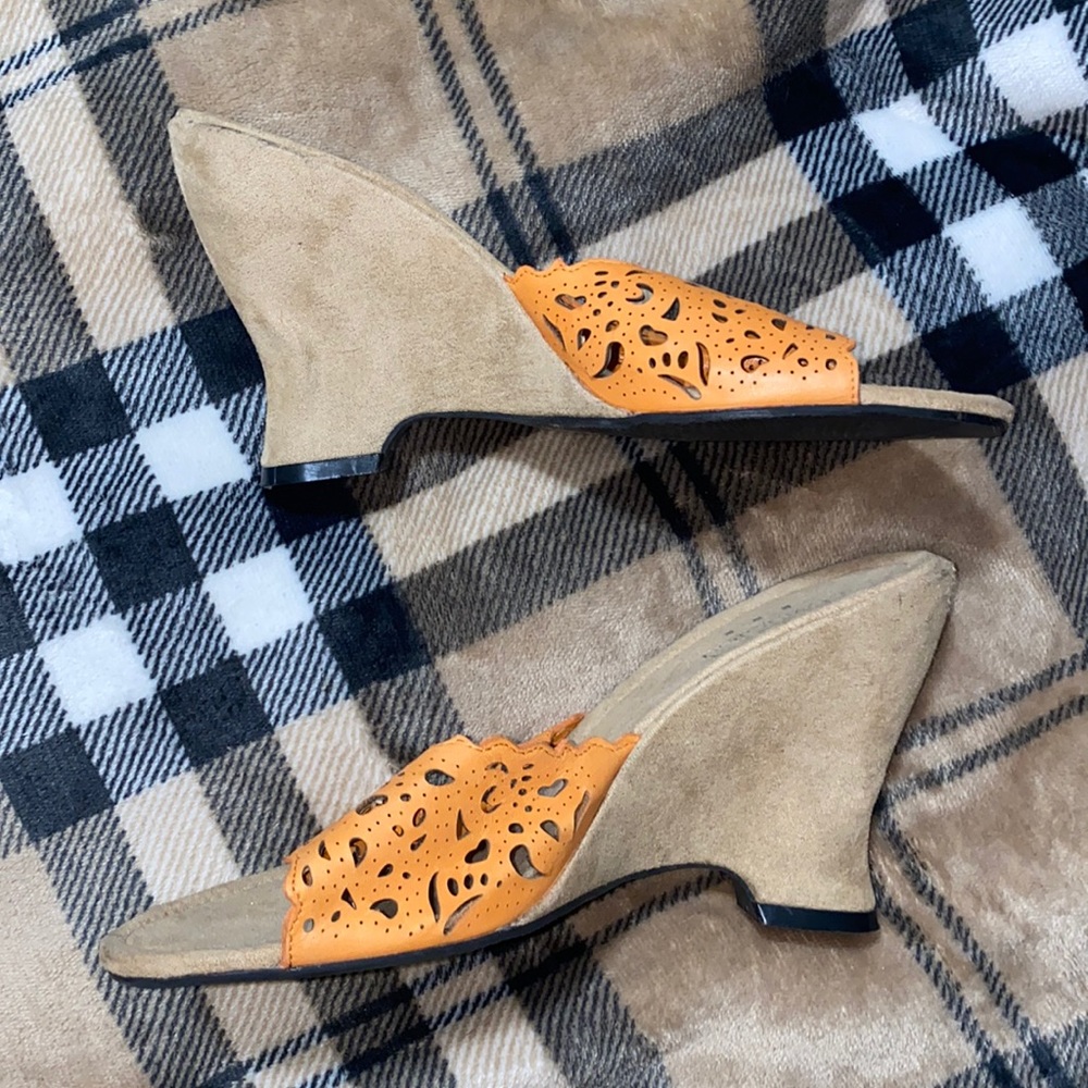 🐛Covington orange wedges! - Picture 2 of 4